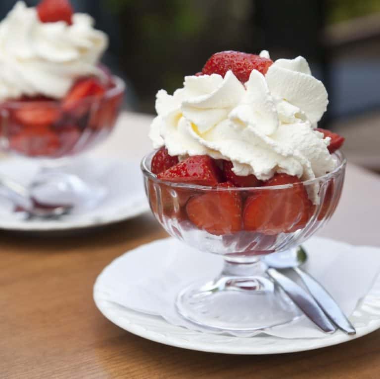 Strawberries_with_Chantilly